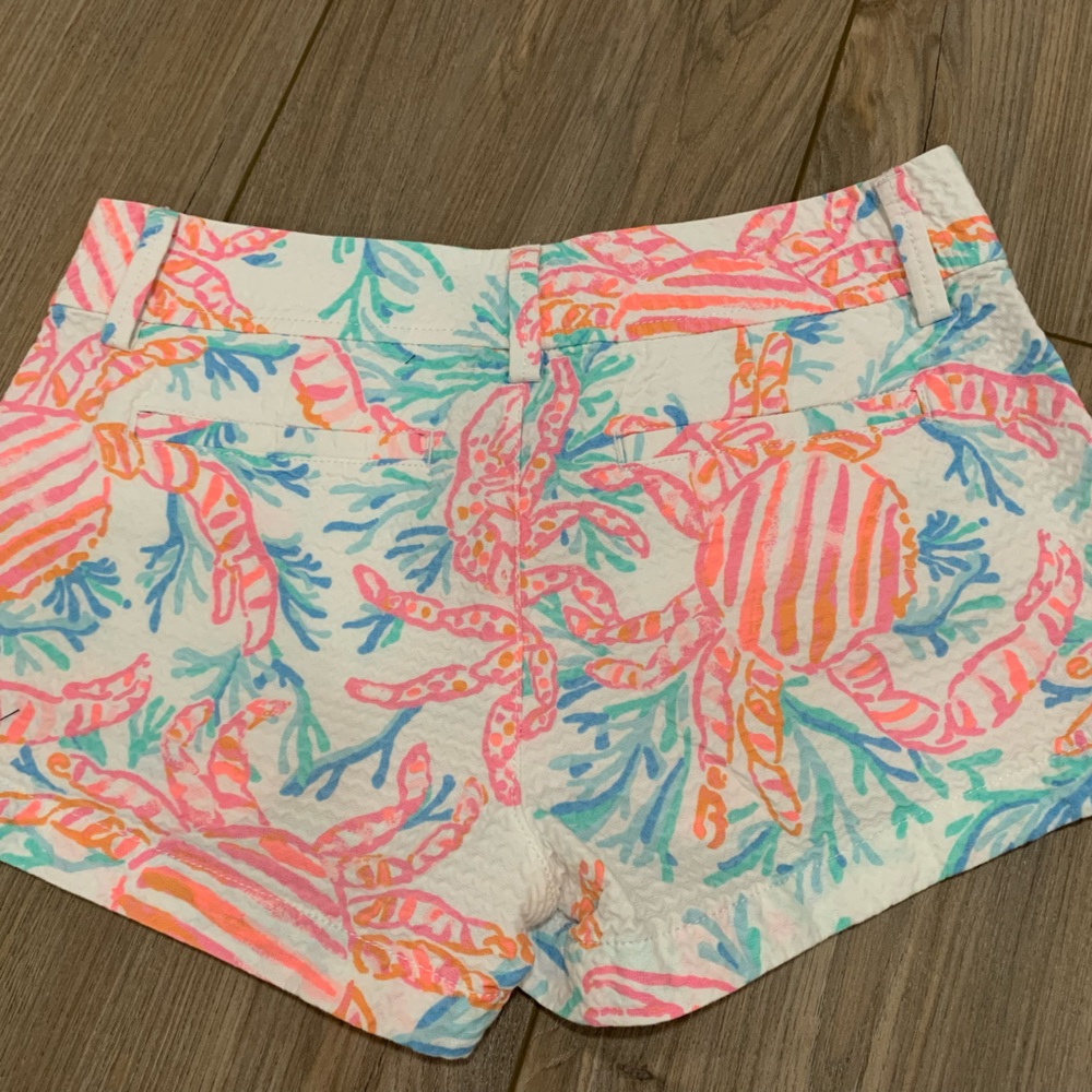 Lilly Pulitzer Walsh Shorts in Getting Steamy Crab Print - Picture 4 of 5